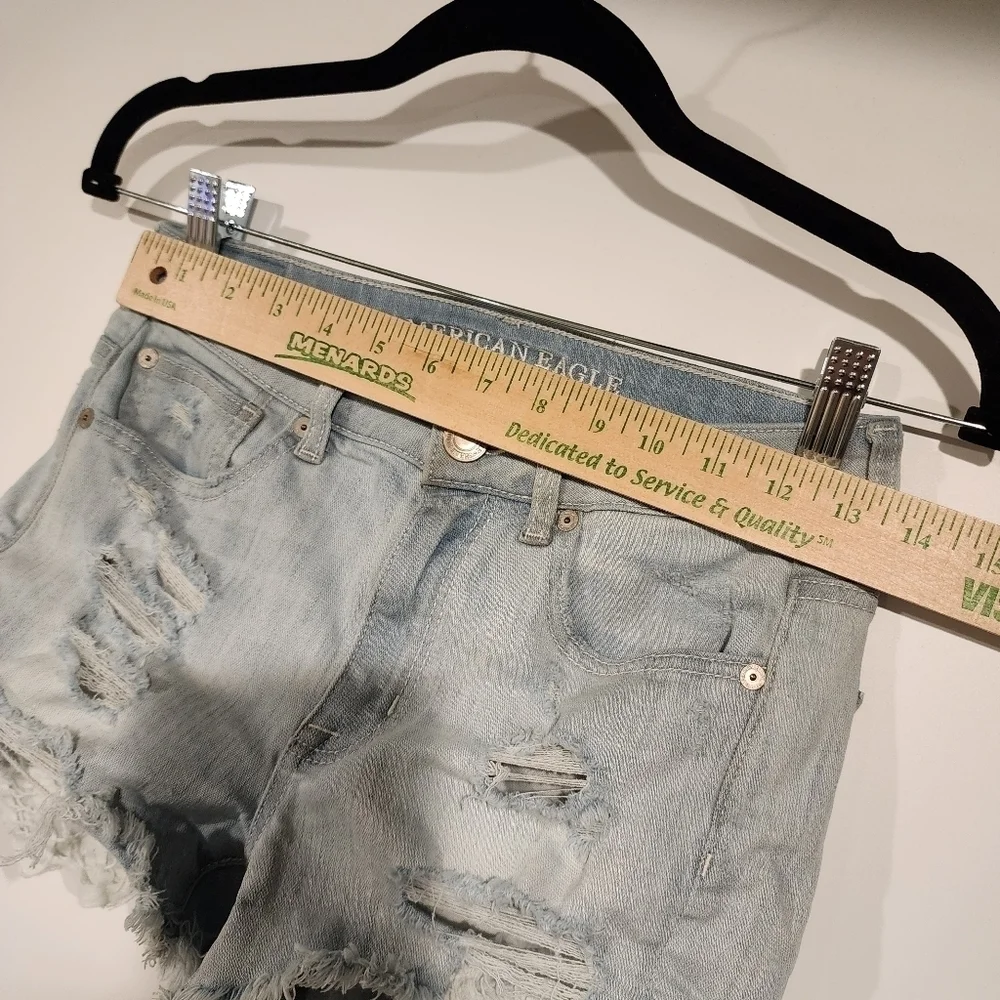 American‎ Eagle High Rise Sortie Shorts Light Wash Distressed Lace Pockets sz 2